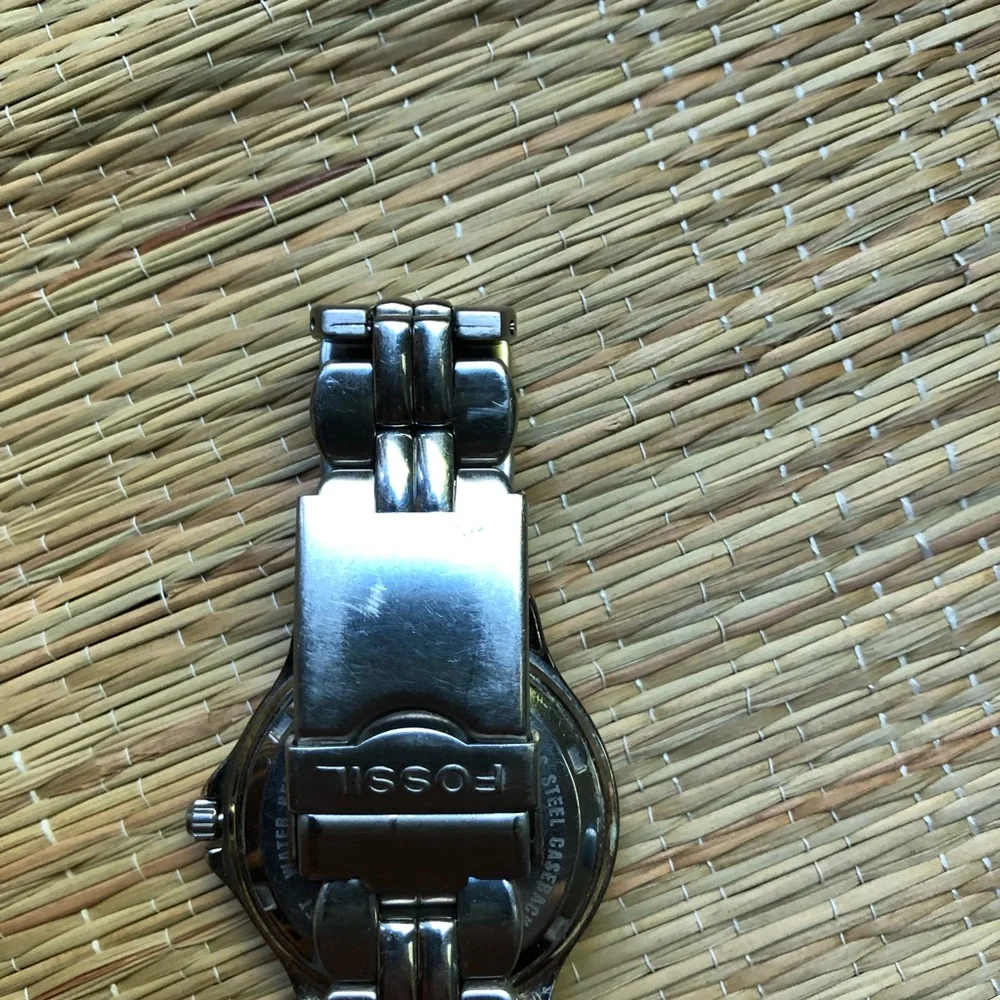 Fossil Blue 100 Meters Water Resistant Silver Toned Women's Wristwatch